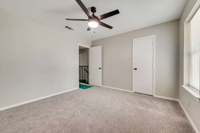 Building Photo - Completely Remodeled Triplex Unit 2 bed 1....