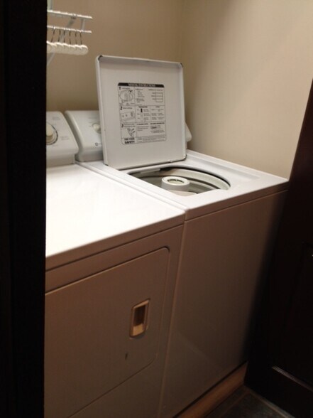 Building Photo - 923 Fayette St