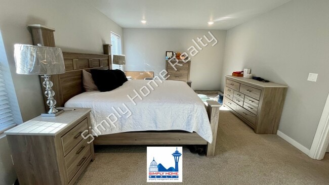 Building Photo - Step into the luxurious comfort of your dream home!