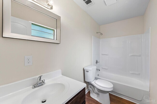 Building Photo - 1221 Albuquerque Cir