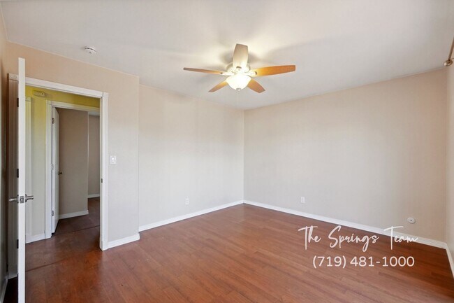 Building Photo - INVITING 3BD HOME w/ SPACIOUS LAYOUT & CHARM - Security Deposit Waiver Available