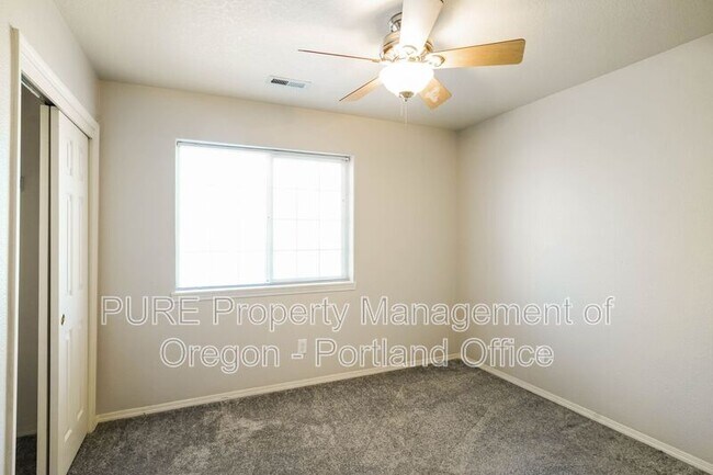 Building Photo - 1434 NE Birkshire Ct