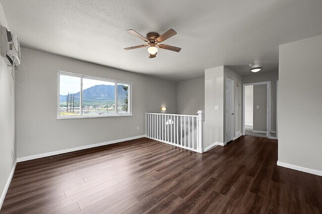 Building Photo - $1,850, 4 bed, 2 bath, located on Colorado...