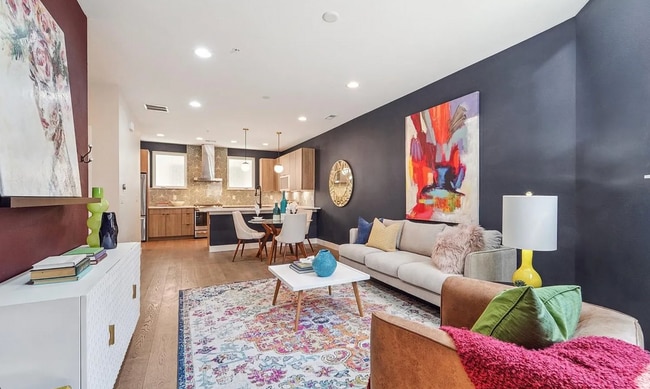 Building Photo - 2870 Tremont Pl