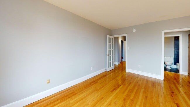 Building Photo - Dupont Circle One Bedroom W/Roof Top Pool,...