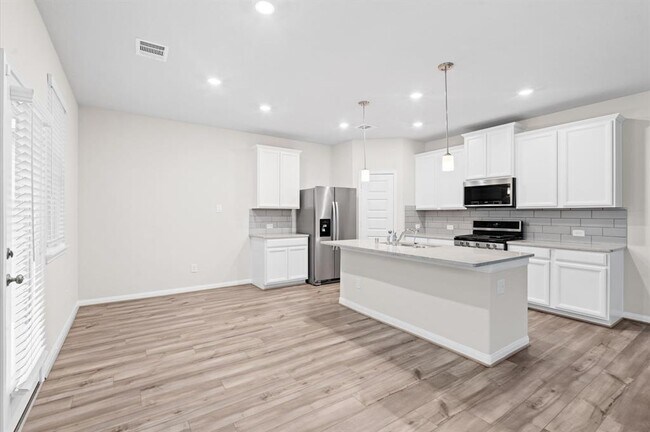 Building Photo - 7051 Silverleaf Oak St
