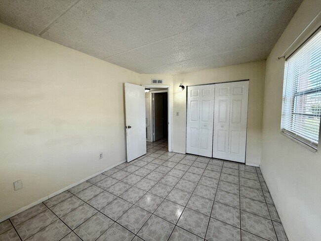 Building Photo - 698 Michigan Ct