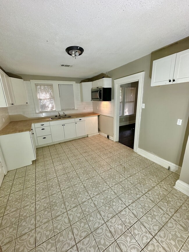 Building Photo - 2509 Poplar St