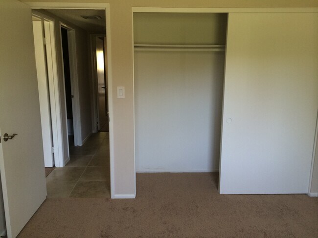 Building Photo - ranchview490