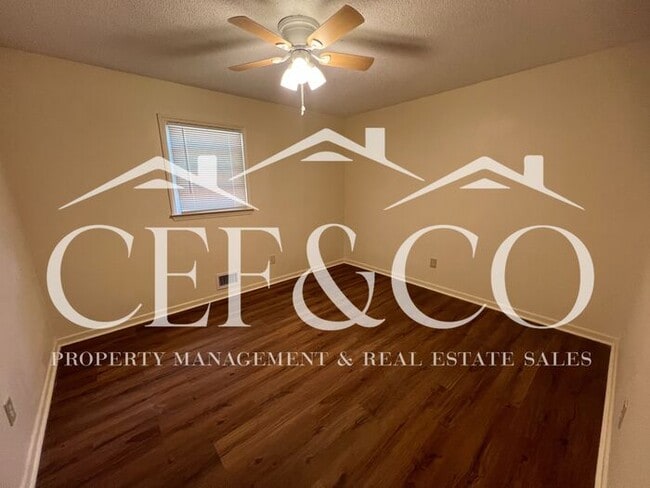 Building Photo - ? Beautifully Remodeled 3 Bedroom Home – S...