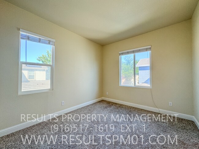 Building Photo - 3 bedroom Lincoln Home in Gated Community