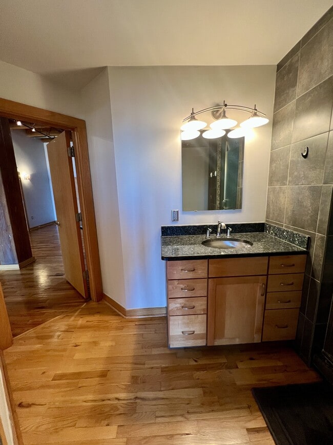 Building Photo - 413 N 2nd St