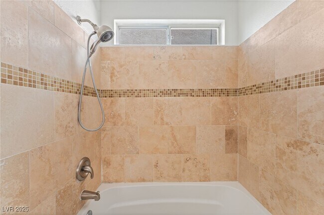 Building Photo - 857 Lantham Pl