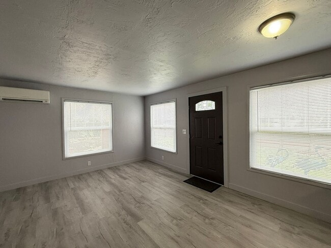 Building Photo - Freshly Updated Thurston Home!