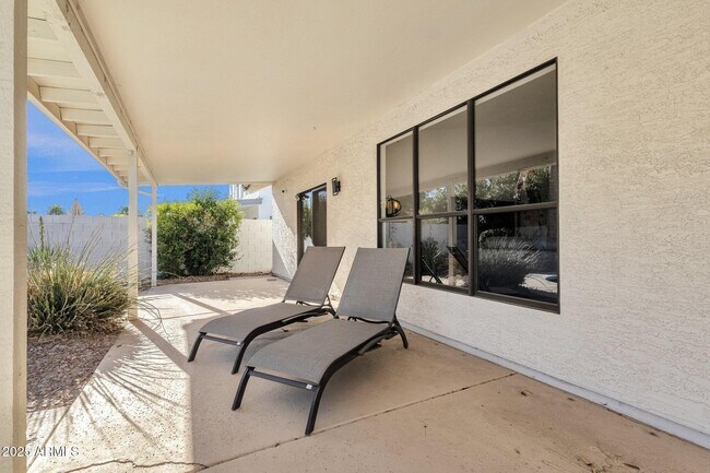 Building Photo - 5015 E Karen Dr