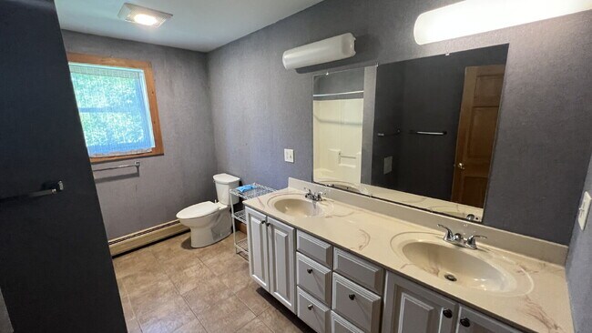 Building Photo - 275 Mast Rd