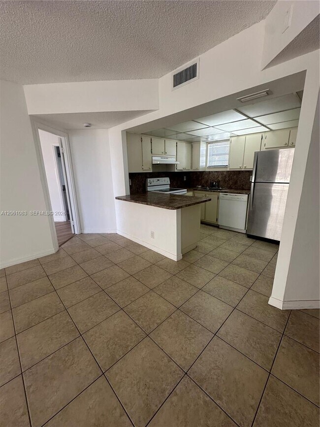 Building Photo - 8290 Lake Dr