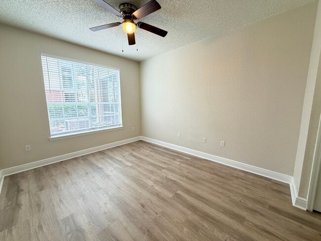 Building Photo - 13015 Plantation Park Cir