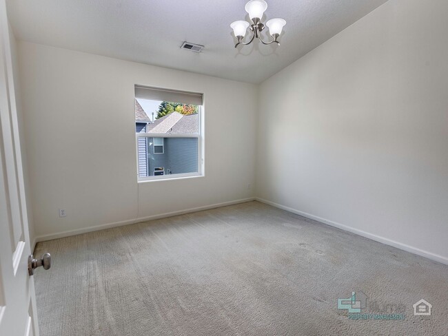Building Photo - Beautiful 3 Bed/3 Bath Home!