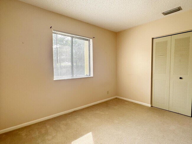 Building Photo - 924 SW 9th St Cir