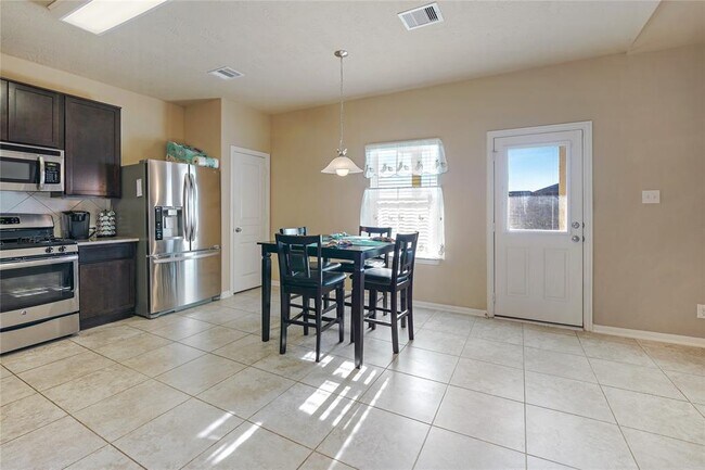 Building Photo - 6939 Hazelnut Ln