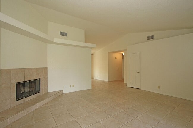 Building Photo - 78615 Bottlebrush Dr