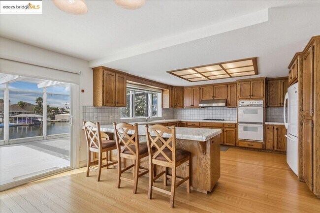 Building Photo - 5752 Drakes Dr