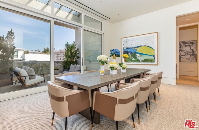 Building Photo - 455 N Palm Dr