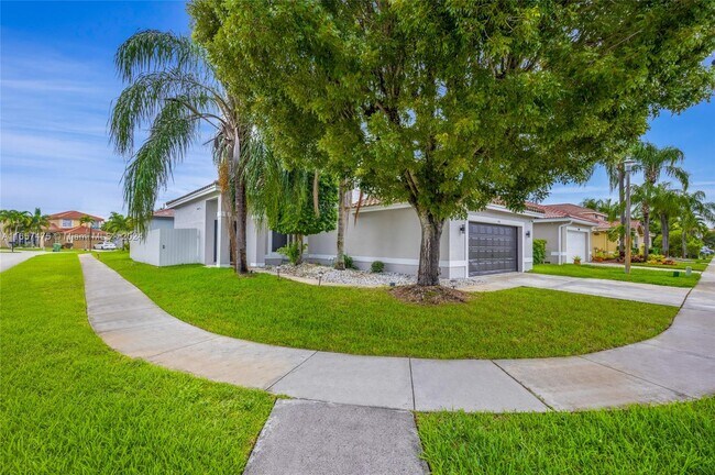 Building Photo - 1396 SW 180th Ave
