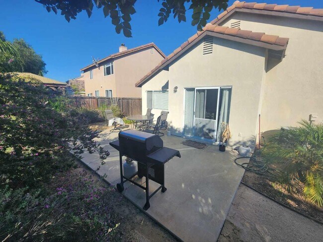 Building Photo - Lovely, Pristine Single-Story in South Tem...