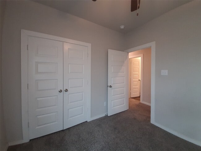 Building Photo - 9877 Grosbeak Ln