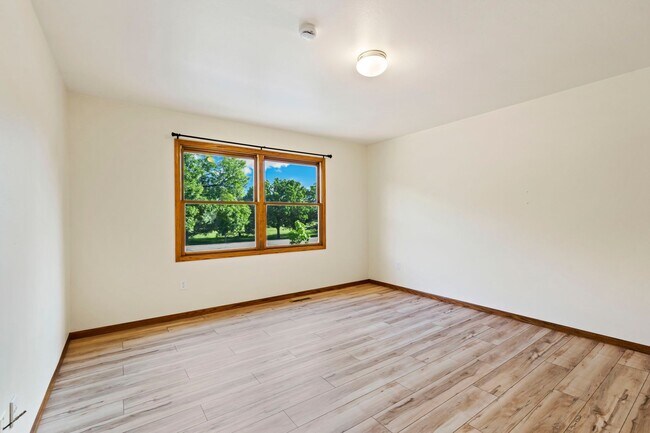 Building Photo - Spacious Home in a Great Location!