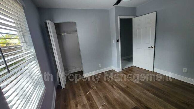 Building Photo - 2205 Calexico Way S