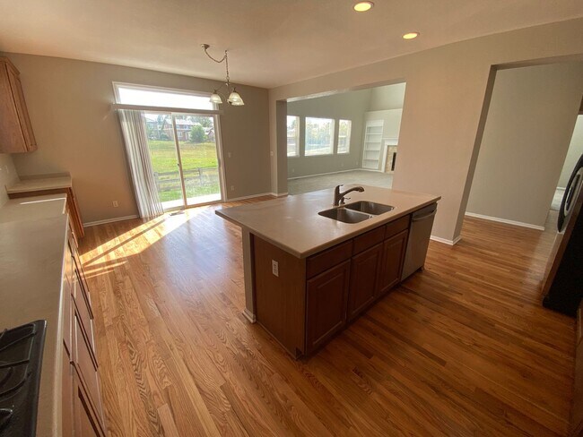 Building Photo - Spacious Home in Horizon Estates