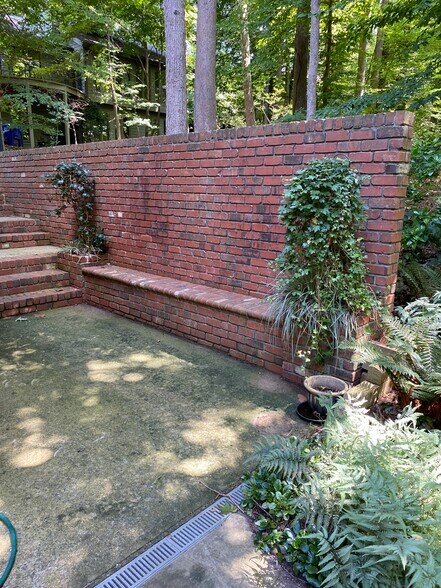 Private patio - 125 Wild Iris Ln