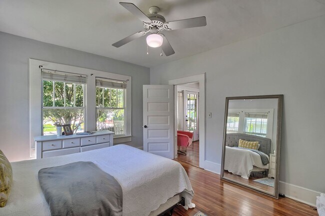 Building Photo - Adorable Bungalow in Highly Sought-After C...