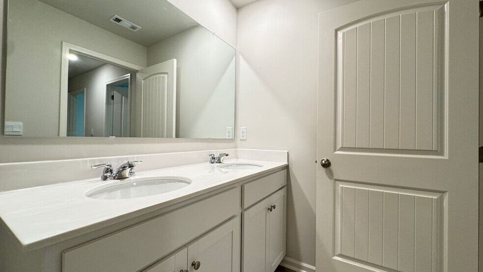 Building Photo - 3190 Greyton Dr