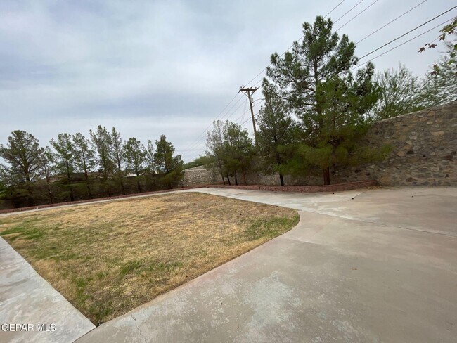 Building Photo - 6851 Rock Canyon Dr