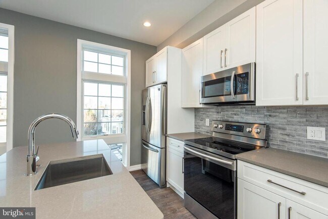 Building Photo - 1340 S 13th St