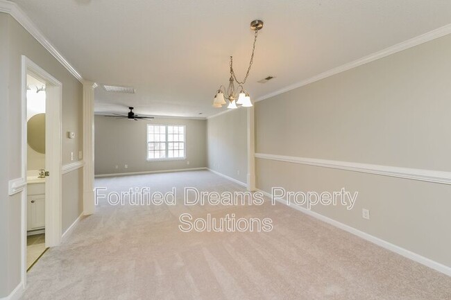 Building Photo - 15 Dillingham Pl