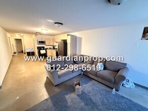 Building Photo - 7535 Cloman Way E