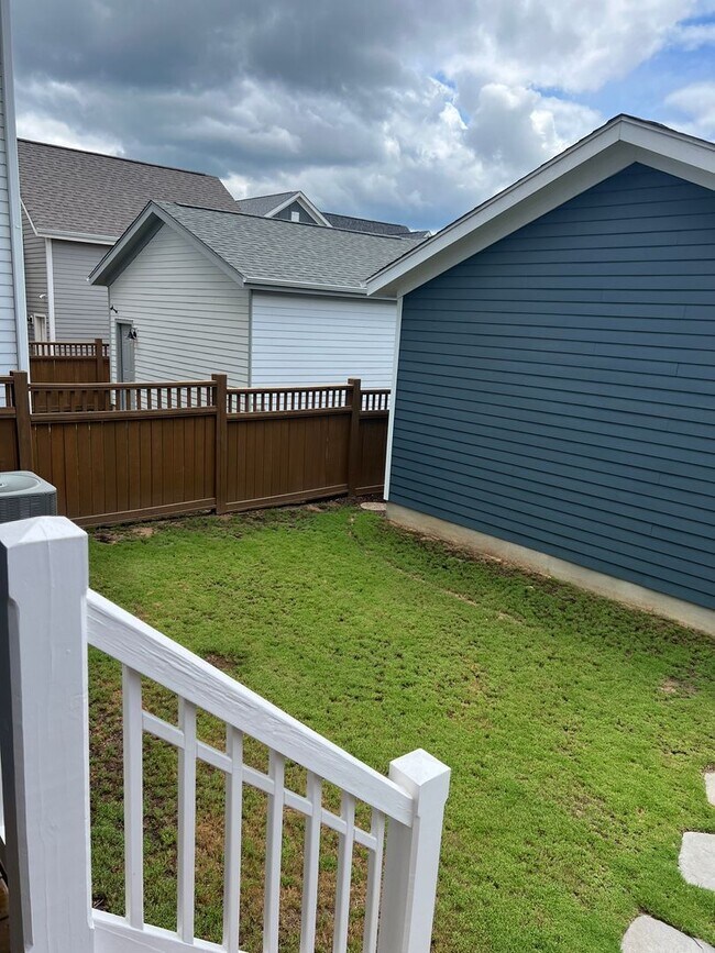 Building Photo - WOW!! One of the best Locations in one of the most desired neighborhoods