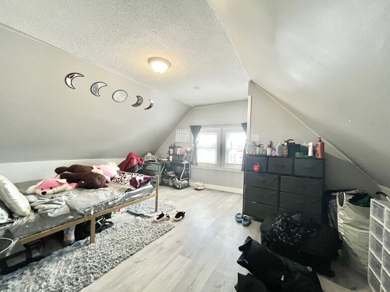 Building Photo - 46 Lambert Ave