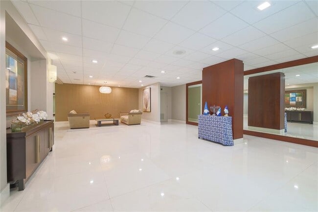 Building Photo - 3500 Galt Ocean Dr