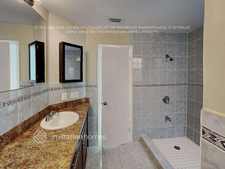 Building Photo - 4711 SW 142nd Ct