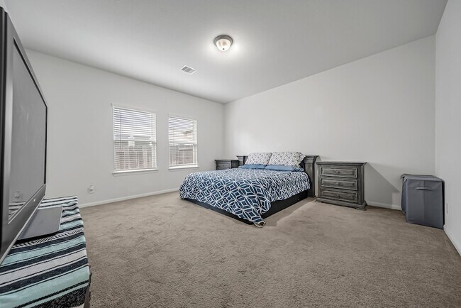 Building Photo - 15250 White Moss Dr