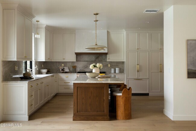 Building Photo - 24005 Clarington Dr