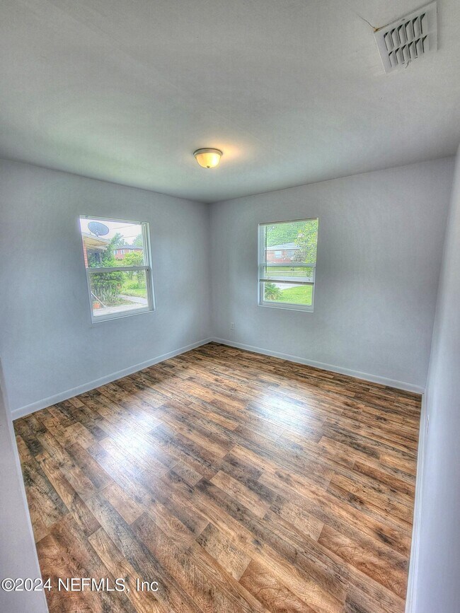 Building Photo - 3919 Skycrest Dr