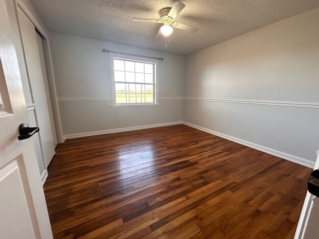 Building Photo - NOW AVAILABLE! 3 Bedrooms/1 1/2 Bath with Double living room space.