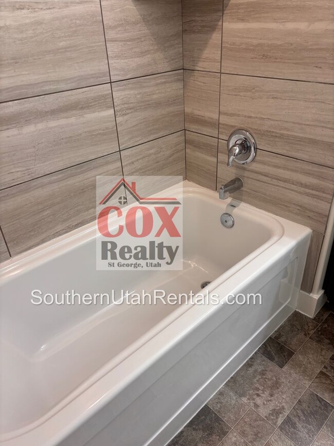 Building Photo - Wonderful Desert Canyon 4 bed | 2.5 bath |...